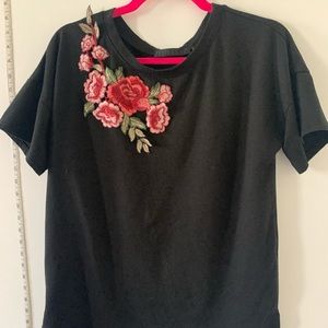 Potters Pot Black T-shirt with Flower Embroidery